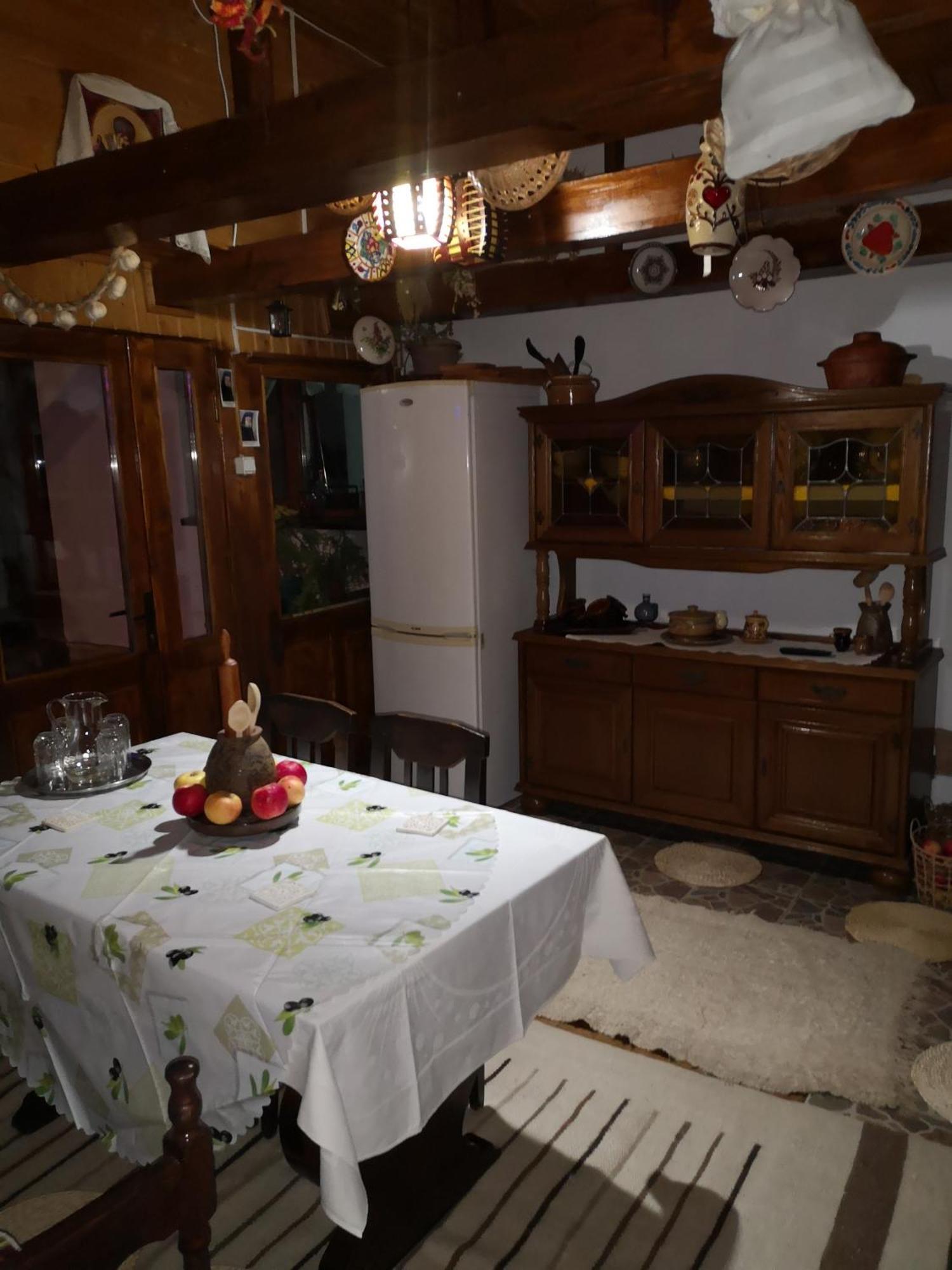 Вилла Casa Livada Bunicii Тыргу-Окна Экстерьер фото