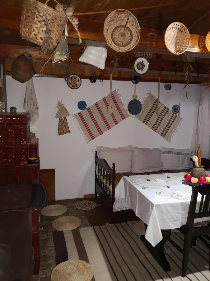 Вилла Casa Livada Bunicii Тыргу-Окна Экстерьер фото